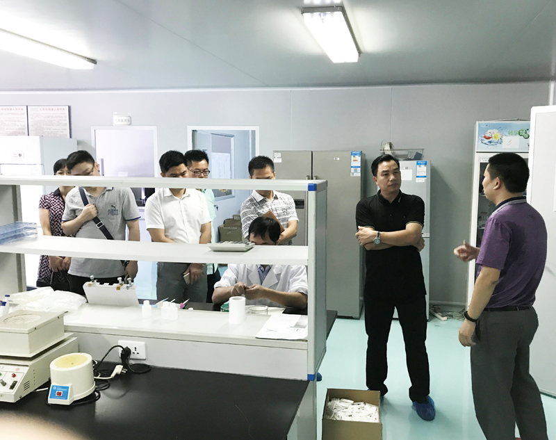 佛山市南海區食品藥品監督管理局領(lǐng)導蒞臨我司參觀(guān)指導