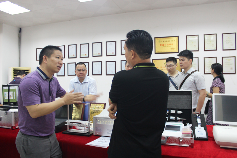 佛山市南海區食品藥品監督管理局領(lǐng)導蒞臨我司參觀(guān)指導