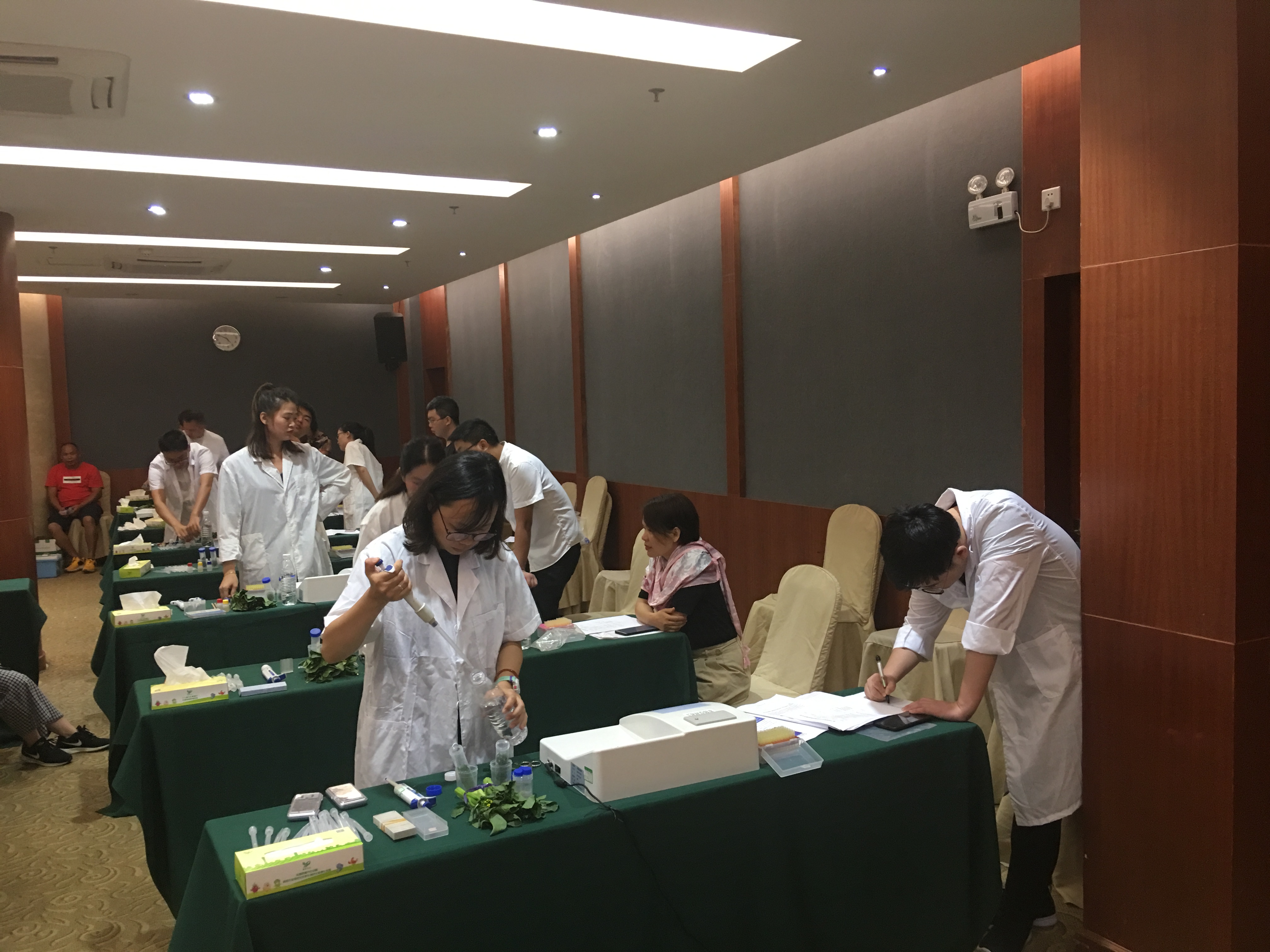 番禺區農產(chǎn)品質(zhì)量安全形式分析會(huì )暨農產(chǎn)品質(zhì)量安全法規及業(yè)務(wù)技能培訓會(huì )圓滿(mǎn)結束