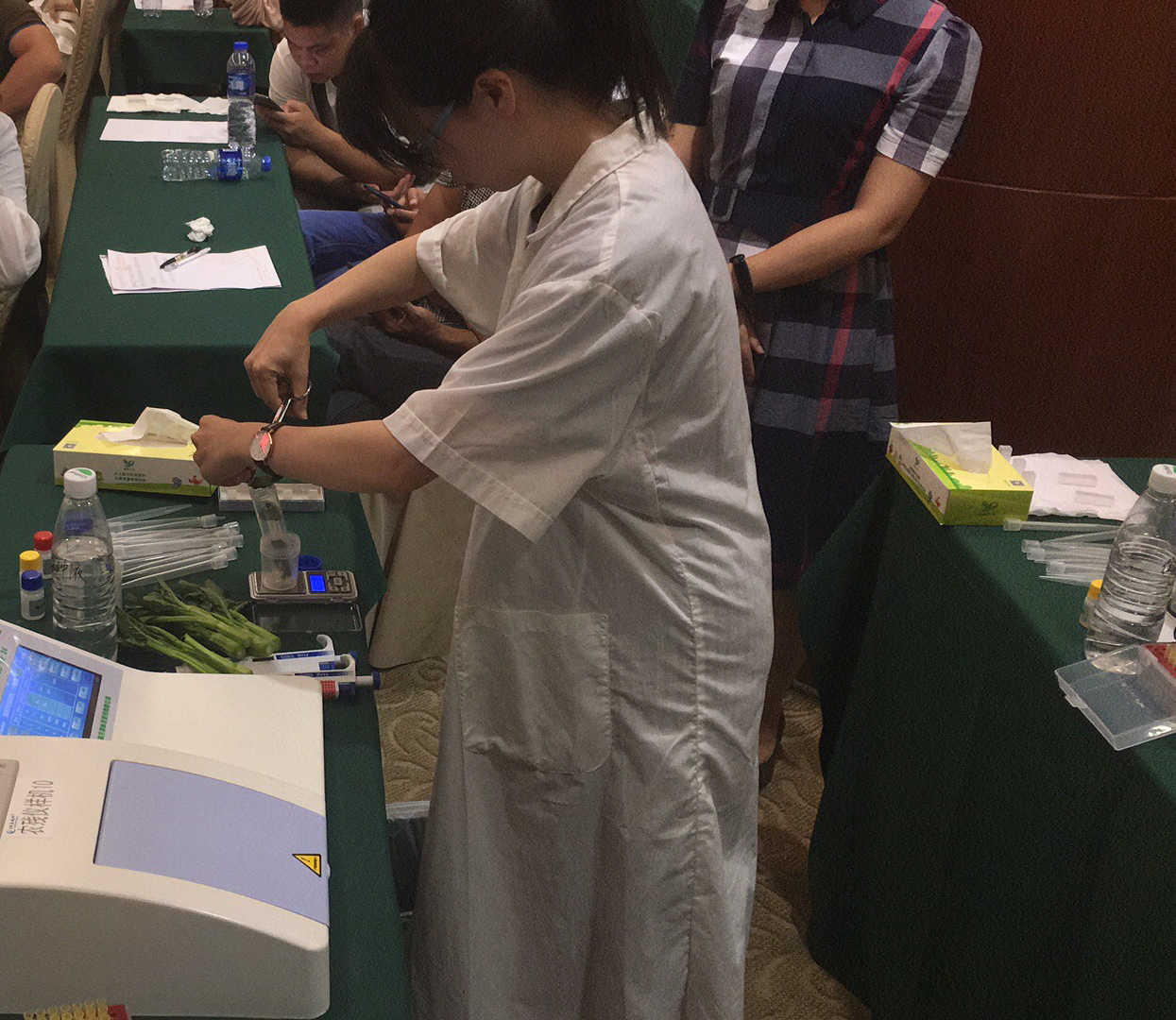 番禺區農產(chǎn)品質(zhì)量安全形式分析會(huì )暨農產(chǎn)品質(zhì)量安全法規及業(yè)務(wù)技能培訓會(huì )圓滿(mǎn)結束